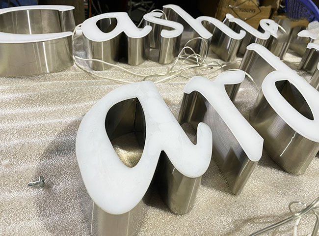 Chữ mica gương là gì?